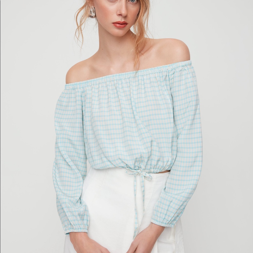 Aritizia Cold-shoulder Cropped Top